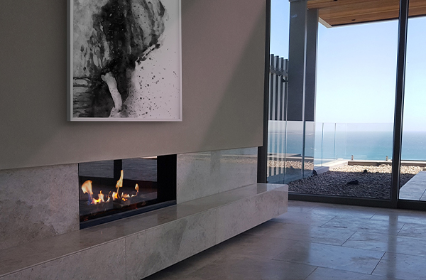 壁爐與背景墻融為一體，壁爐這樣設(shè)計很時尚！